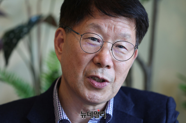 ▲ 권태환 한국국방외교협회 회장(예비역 육군 준장)이 지난 3일 서울 용산 전쟁기념관에서 뉴데일리와 인터뷰하고 있다. ⓒ정상윤 기자