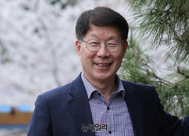 ▲ 권태환 한국국방외교협회 회장(예비역 육군 준장)이 3일 서울 용산 전쟁기념관에서 뉴데일리와 인터뷰하고 있다. ⓒ정상윤 기자