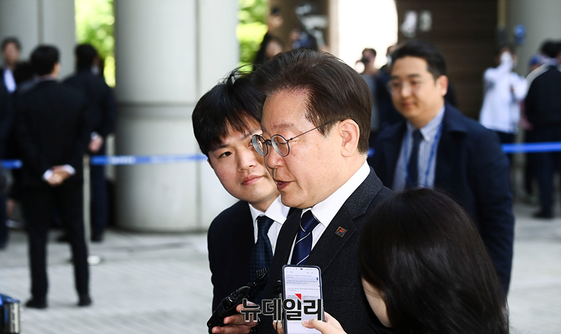 ▲ 이재명 더불어민주당 대표가 23일 오전 서울 서초구 중앙지법에서 열린 '대장동 배임·성남FC 뇌물' 관련 공판에 출석하고 있다. ⓒ서성진 기자