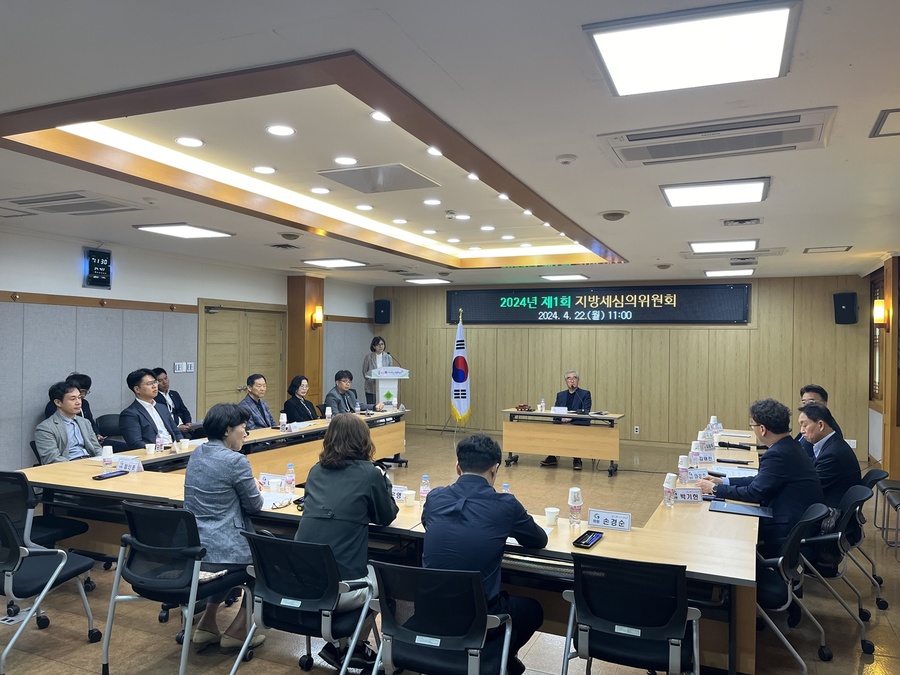 ▲ 경산시(시장 조현일)는 22일 경산시청 소회의실에서 2024년 제1회 지방세심의위원회를 열었다.ⓒ경산시
