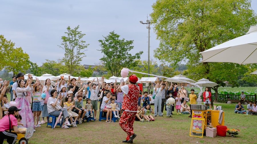 ▲ 매주 금요일부터 일요일까지 전북특별자치도 대표관광지인 전주덕진공원에서 시민과 관광객의 흥을 더해줄 버스킹 공연이 펼쳐진다.ⓒ전주시사진 제공.