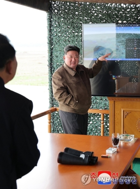 北, 신형 방사포탄 시험사격 … 김정은 "생산계획 어김없이 수행"