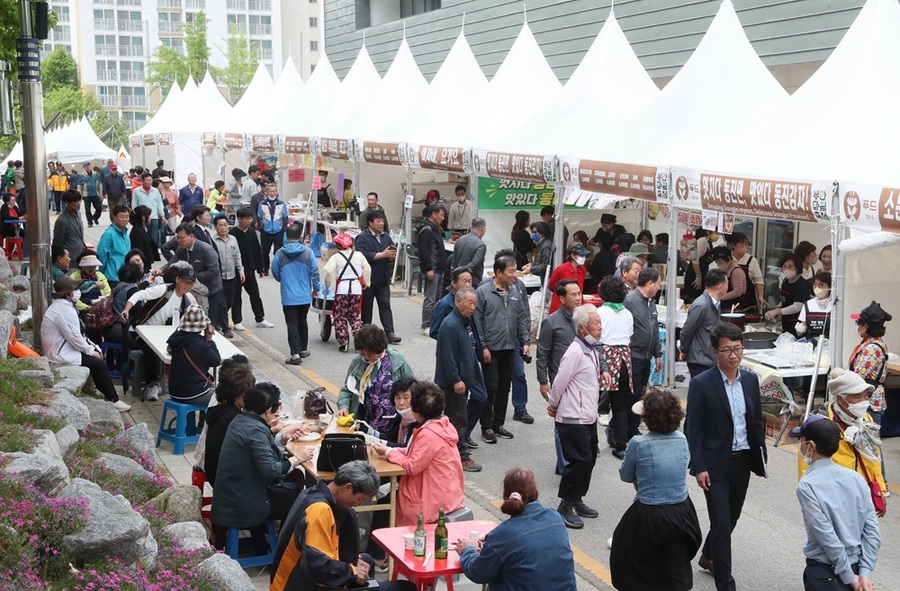 ▲ 제10회 부안마실축제 기간동안 행사장을 찾은 군민과 관광객.ⓒ부안군 사진 제공.