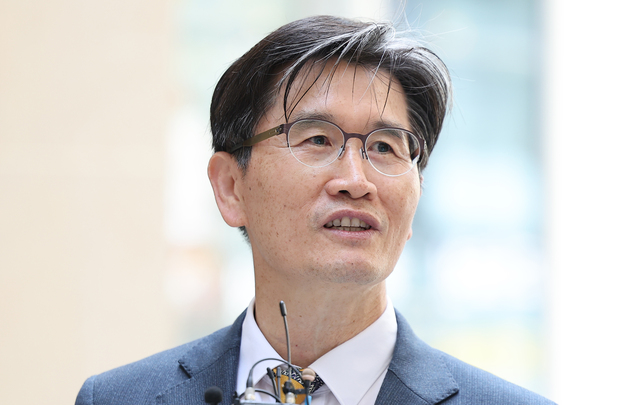 ▲ 오동운 고위공직자범죄수사처장(공수처장) 후보가 28일 오전 경기도 과천시에 마련된 사무실로 출근하며 취재진 질문에 답하고 있다. ⓒ연합뉴스