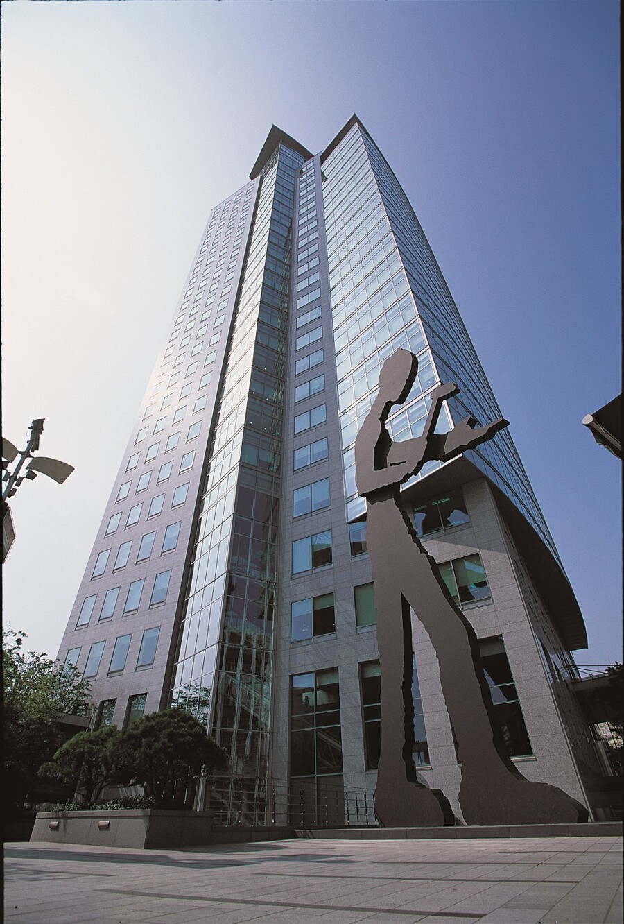 ▲ 태광그룹 계열사 흥국생명빌딩 사옥. ⓒ태광