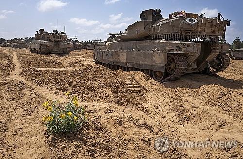 ▲ 가자지구 국경 인근에 있는 이스라엘군 탱크. ⓒ연합뉴스 제공