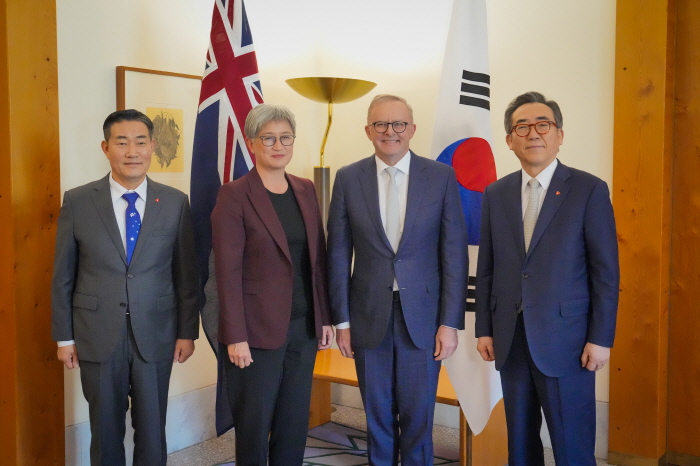 ▲ 제6차 한-호주 외교·국방장관 회의 참석차 호주를 방문 중인 신원식 국방부 장관과 조태열 외교부 장관이 29일(현지시간) 호주 총리를 예방하며 기념촬영을 하고 있다. ⓒ외교부