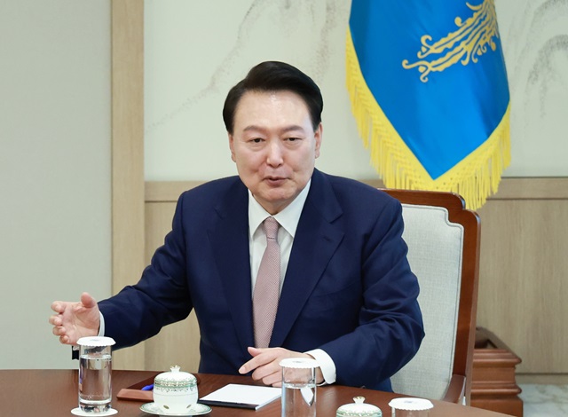 ▲ 윤석열 대통령이 29일 서울 용산 대통령실 청사에서 열린 이재명 더불어민주당 대표와의 영수회담에서 발언하고 있다. (대통령실통신사진기자단) ⓒ뉴시스