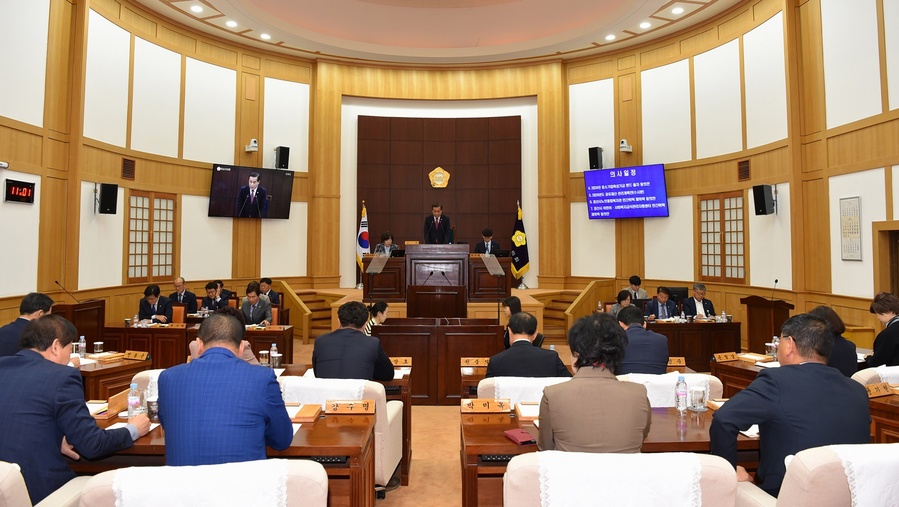 ▲ 경산시의회(의장 박순득)는 29일 제2차 본회의를 끝으로 지난 22일부터 8일간 진행된 제253회 임시회를 마무리했다.ⓒ경산시의회