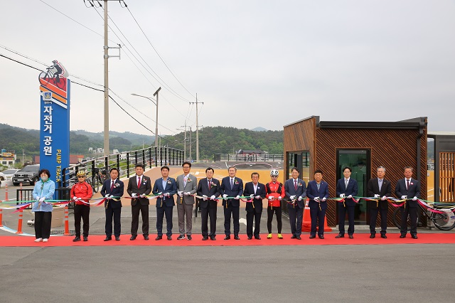 ▲ 경주시가 30일 천북면 물천리 944-7번지 일원에서 전국 최대를 자랑하는 ‘경주시 자전거공원’ 준공식을 가졌다.ⓒ경주시