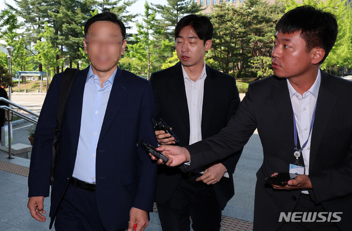 ▲ 해병대 채모 상병 순직 사건관련 직권남용 및 권리행사방해 혐의를 받는 박경훈 전 국방부 조사본부장 직무대리가 2일 오전 경기 과천시 고위공직자범죄수사처(공수처)에서 진행되는 피의자 조사에 출석하고 있다. ⓒ뉴시스