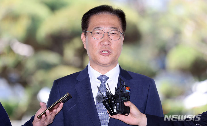 ▲ 박성재 법무부 장관이 2일 대구 수성구 대구고·지검을 방문해 취재진의 질문에 답하고 있다. ⓒ뉴시스