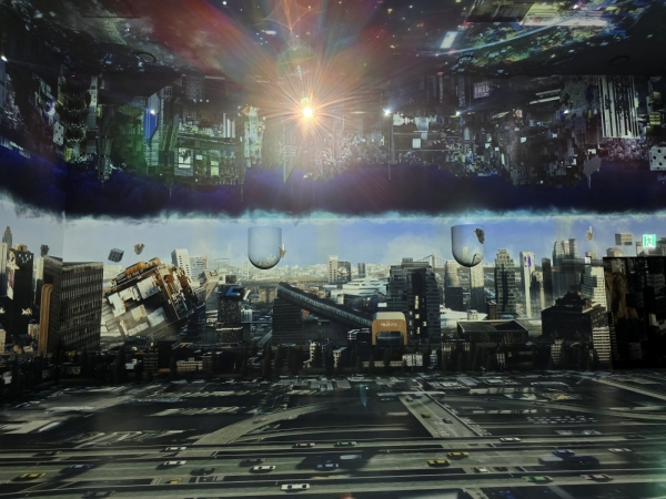 ▲ 평행우주에서는 천장까지 포함한 6면 전체의 빔프로젝션이 가동돼 몰입도를 높인다. ⓒ최신혜 기자