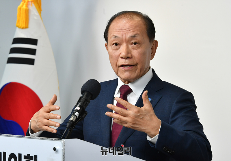 ▲ 황우여 국민의힘 비상대책위원장이 3일 오전 서울 여의도 국민의힘 당사에서 취임 입장발표를 하고 있다. ⓒ 이종현 기자