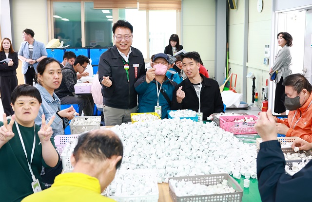 ▲ 손병복 군수는 지난 2일 평해읍을 시작으로 ‘2024 군민 섬김데이’ 민생현장 투어에 나섰다.ⓒ울진군