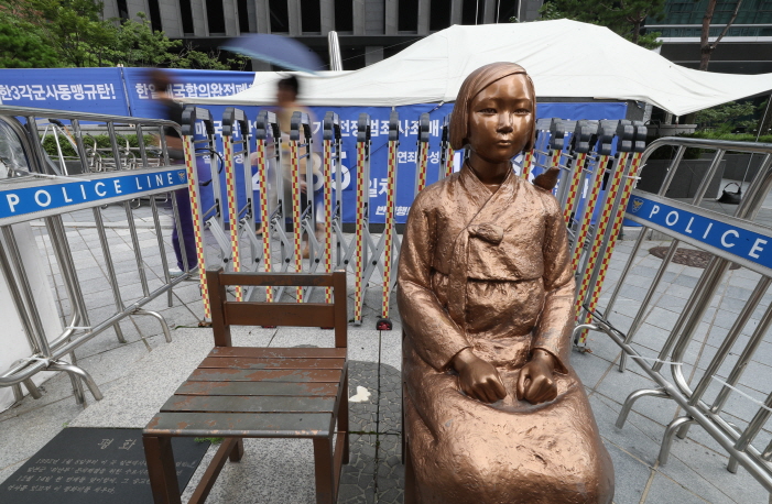▲ 서울 종로구 옛 일본대사관 인근에 설치된 '평화의 소녀상' 모습. ⓒ뉴시스
