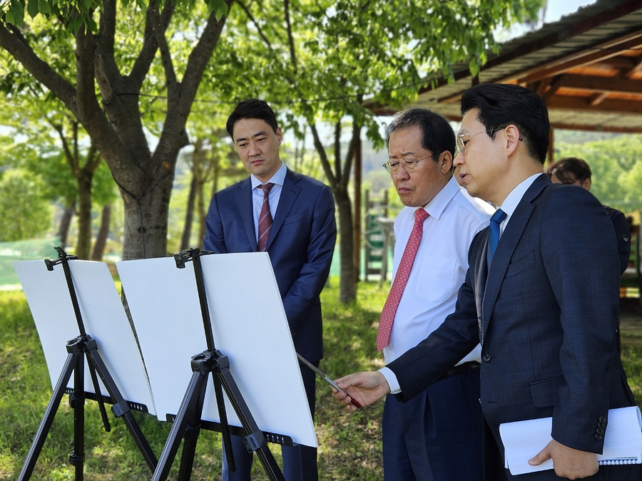 ▲ 홍준표 대구광역시장은 5월 2일 오후 3시 달성군 하빈면 대구농수축산물 도매시장 이전 예정지를 현장 방문했다.ⓒ대구시