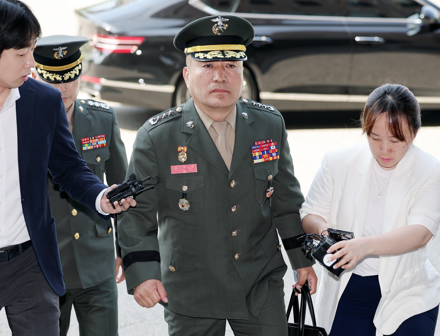 ▲ 김계환 해병대사령관이 '해병대 채모 상병 사망 사건 수사외압 의혹' 관련 조사를 받기 위해 4일 오전 경기 정부과천청사 고위공직자범죄수사처(공수처)에 피의자 신분으로 출석하고 있다. ⓒ뉴시스