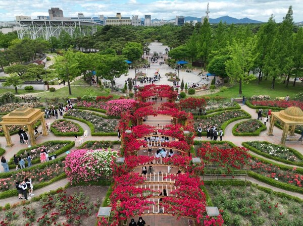 ▲ 대전시가 오는 10~26일 '도심 속 수목원, 봄과 여름 사이'를 테마로 한밭수목원 꽃축제를 개최한다.ⓒ대전시