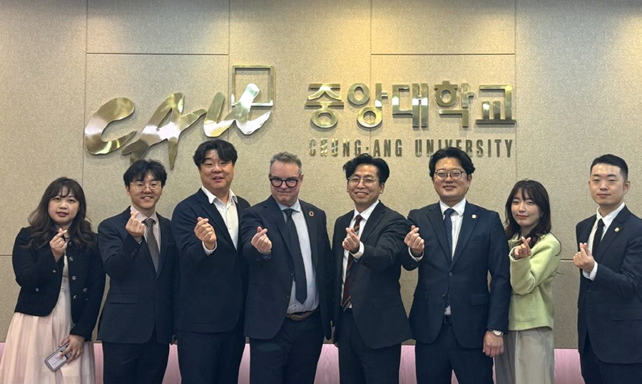 ▲ 중앙대-틸버그대 교류협정 체결 기념사진. ⓒ중앙대학교