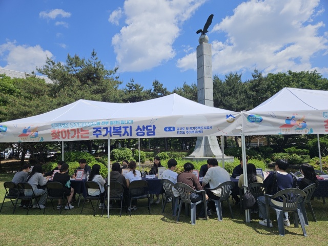 ▲ 경기주택도시공사가 동남보건대학교에서 주거복지 서비스 ‘찾아가는 상담’을 진행하고 있다. ⓒ경기주택도시공사 제공