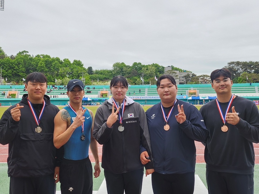 ▲ 왼쪽부터 황미르, 김용수, 김태희, 신유진, 이성빈 선수.ⓒ익산시