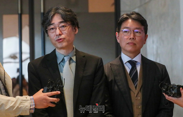 ▲ 임종윤 전 한미사이언스 대표(왼쪽)와 임종훈 한미사이언스 공동대표.ⓒ정상윤 기자