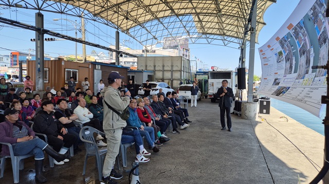▲ 9일 죽도시장 포항수협 죽도위판장에서 죽도시장 동빈교 개체공사의 주민설명회를 가졌다.ⓒ포항시