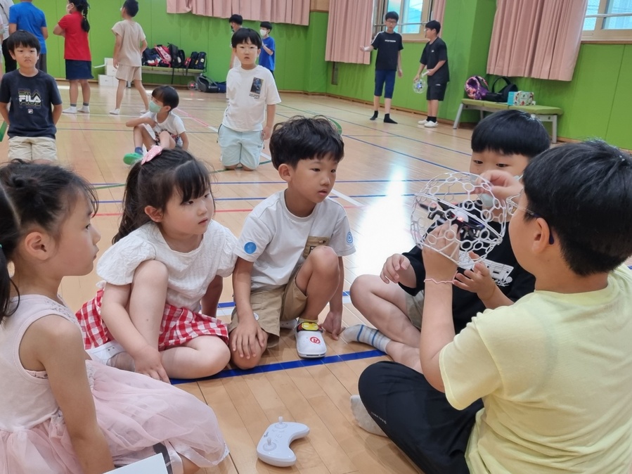 ▲ 경북교육청(교육감 임종식)은 2024년도에는 유아의 전인 발달과 초등학교 입학 적응 지원을 위한 ‘유·초 이음학기 시범유치원’을 지난해보다 25개 팀이 늘어난 80개 팀으로 확대 운영한다고 9일 밝혔다.ⓒ경북교육청