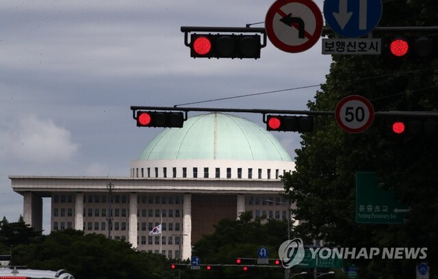 ▲ 빨간불 켜진 국회.ⓒ연합뉴스