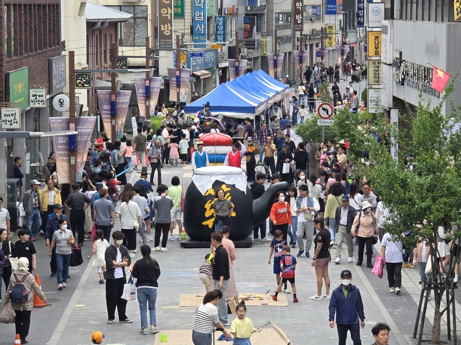 ▲ ‘2024 대구약령시 한방문화축제’가 5일간의 일정을 마무리하고 13만여 명의 관광객이 방문하며 12일 성황리에 폐막했다.ⓒ대구시