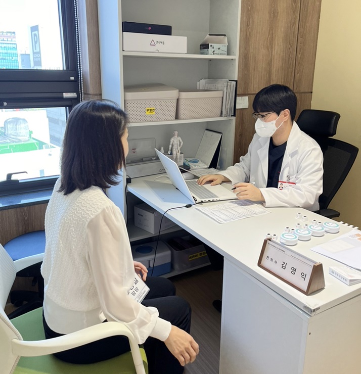 ▲ 대구한의대학교(총장 변창훈)가 대구광역시에서 수탁 운영하는 대구약령시 한방의료체험타운에서는 최근 대구 일·생활 균형지원센터에서 개최한 ‘2024 대구로, 하나로, 워크숍’ 참석자 대상으로 한방 힐링치유 문화체험활동을 실시했다고 밝혔다.ⓒ대구한의대