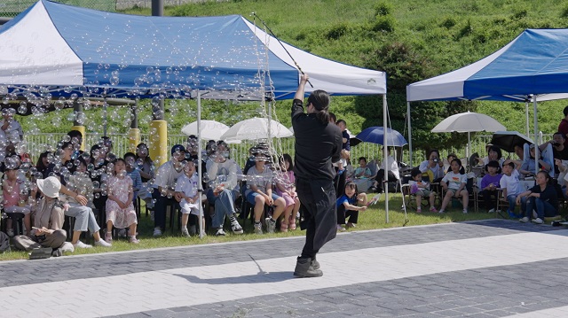 ▲ 한울원자력본부는 지난 18일 한울에너지팜 방문객 대상으로 진행한 ‘한울에너지팜 패밀리데이’ 이벤트를 진행했다.ⓒ한울본부