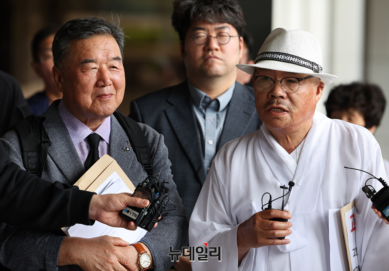 ▲ 백은종 서울의소리 대표가 20일 오후 서울 서초구 중앙지검으로 김건희 여사의 명품가방 의혹과 관련해 고발인 조사를 받기 위해 입장하고 있다. ⓒ정상윤 기자