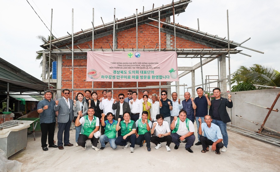 ▲ 경상북도의회 배한철 의장 등 국제친선교류단 일행은 5월 19일 하우장성청을 방문하여 농업분야 협력과 새마을운동에 대하여 논의하고 현지 새마을 시범마을을 둘러봤다.ⓒ경북도의회