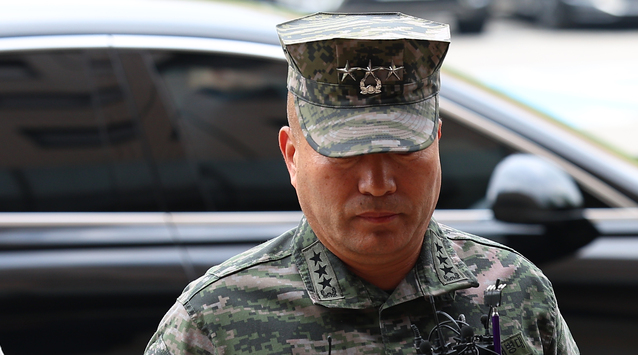 ▲ 김계환 해병대 사령관이 21일 오전 해병대 채모 상병 순직 사건 수사외압 의혹 관련 조사를 받기 위해 정부과천청사 고위공직자범죄수사처(공수처)로 출석하고 있다. ⓒ연합뉴스