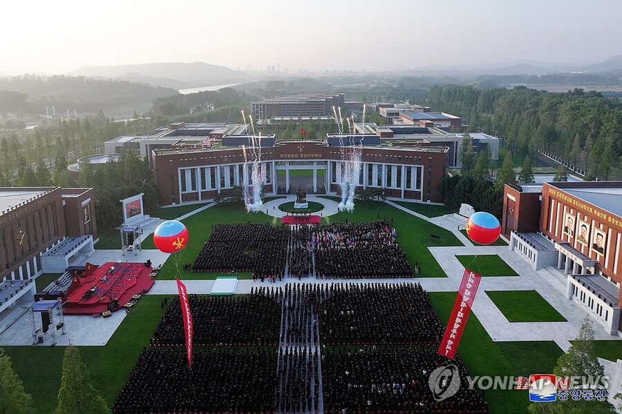 ▲ 북한 조선중앙통신은 김정은 북한 국무위원장이 지난 21일 금수산지구 노동당 중앙간부학교 준공식에 참석해 기념 연설을 했다고 22일 보도했다. ⓒ북한 조선중앙통신/연합뉴스