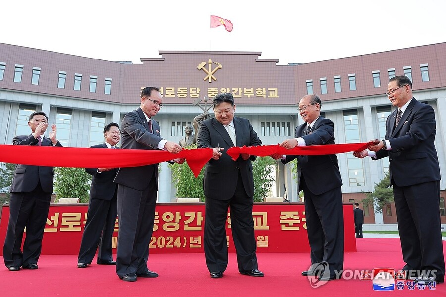 ▲ 북한 조선중앙통신은 김정은 북한 국무위원장이 지난 21일 금수산지구 노동당 중앙간부학교 준공식에 참석해 기념 연설을 했다고 22일 보도했다. ⓒ북한 조선중앙통신/연합뉴스