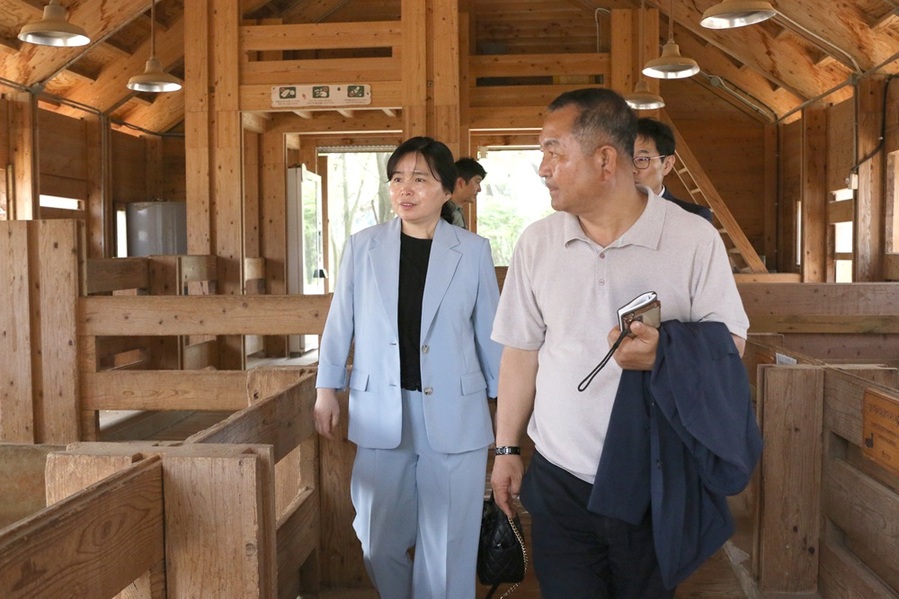 ▲ 윤순희 새만금개발청 차장은 22일 고창 상하농원을 방문해 지역사회와 연계 배경, 시설 현황, 중장기 사업방향 등을 청취하고 새만금이 앞으로 나아갈 지역 상생 방안에 대해 논의했다.ⓒ새만금개발청 사진 제공.