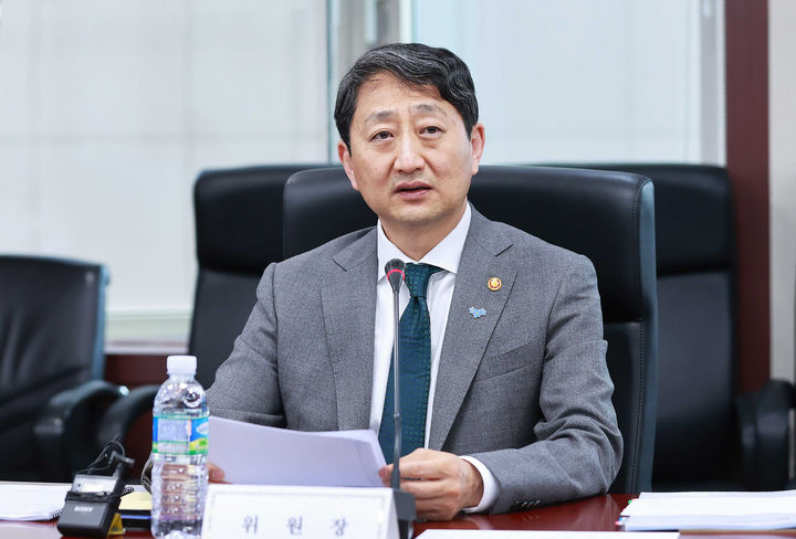 ▲ 안덕근 산업통상자원부 장관이 22일 오후 서울 종로구 한국무역보험공사에서 제31차 에너지위원회를 주재하고 있다. ⓒ산업통상자원부