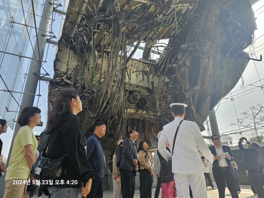 ▲ 경북교육청(교육감 임종식)은 22일부터 24일까지 3일간 민통선 북방지역과 경기도 일원에서 도내 소속 공무원 23명을 대상으로 올바른 국가관 확립을 위한 안보 현장 견학을 실시했다.ⓒ경북교육청