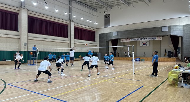 ▲ 제10회 남청주신협 이사장기 배구대회 경기 장면.ⓒ남청주신협