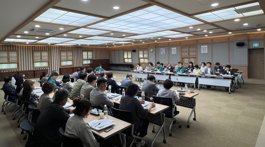 ▲ 영천시는 지난 지난 24일 시청 대회의실에서 지난 4월 경북도가 발표한 ‘저출생과 전쟁 필승 실행계획’ 및 100대 실행과제에 대한 대응보고회를 가졌다.ⓒ영천시