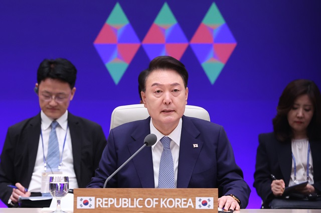 ▲ 윤석열 대통령이 27일 청와대 영빈관에서 열린 기시다 후미오 일본 총리, 리창 중국 국무원 총리와의 제9차 한일중 정상회의에서 발언하고 있다. 2024.05.27. ⓒ뉴시스