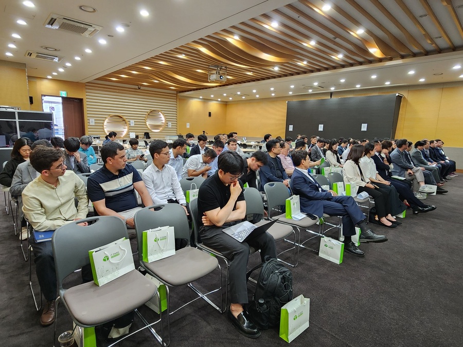 ▲ 경북테크노파크(원장 하인성)는 지난 24일 서울 코엑스에서 한국 IT기업들의 중앙아시아 진출을 지원하고 양국 기업 간 BPO(Business Process Outsourcing) 매칭을 지원하기 위한 B2B 행사를 성공적으로 열었다.ⓒ경북테크노파크