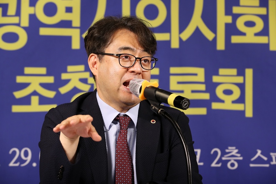 ▲ 이상호 대구시의사회 수석부회장은 “현재 젊은 의사들이 교수가 되고 싶어 하지 않고 내과, 산부인과 등 핵심 의료를 맡아줄 젊은 의사가 없고 핵심의료를 하고자 하는 의사 수가 줄어드는 것이 더욱 문제”라고 지적했다.ⓒ아시아포럼21