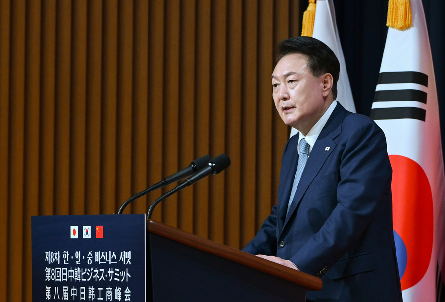 ▲ 윤석열 대통령이 지난 27일 서울 중구 대한상공회의소에서 열린 제8차 한일중 비즈니스 서밋에서 연설하고 있다. (사진=대통령실 제공) ⓒ뉴시스 제공