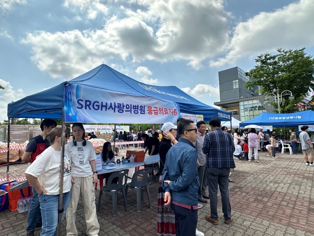 ▲ SRGH사랑의병원이 제3회 희망나눔축제에서 의료지원 부스를 운영하고 있다. ⓒSRGH사랑의병원 제공