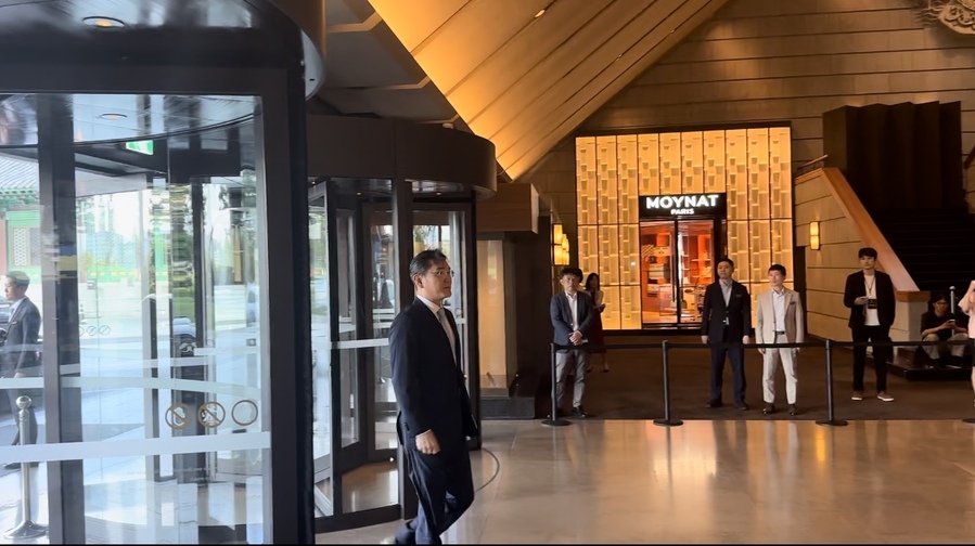 ▲ 이재용 삼성전자 회장이 제 34회 삼성호암상 시상식 참석을 위해 서울신라호텔에 들어서고 있다ⓒ호암재단