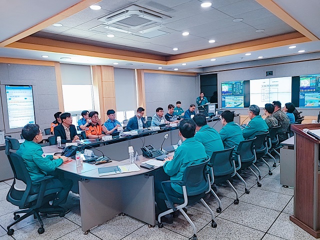 ▲ 영덕군은 지난 22일 오후 2시, 군청 재난상황실에서 여름철 자연재난 대비 유관기관 합동회의를 열었다.ⓒ영덕군
